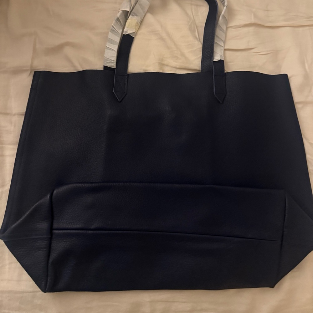 Cuyana Classic Pebbled Leather Tote (NEW)